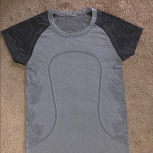 LULULEMON T SHIRT. Swiftly tech size 4